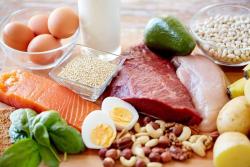Refeição para emagrecimento com todos os componentes preparados simultaneamente na airfryer Refeição para emagrecimento com todos os componentes preparados simultaneamente na airfryer