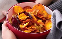 Chips de legumes feitos na airfryer Chips de legumes feitos na airfryer