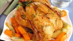 Frango assado completo com legumes Frango assado completo com legumes