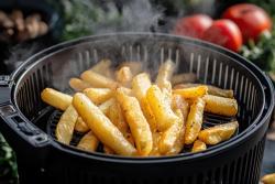 Batatas fritas perfeitas feitas na airfryer sem excesso de óleo Batatas fritas perfeitas feitas na airfryer sem excesso de óleo
