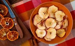Sobremesa vegana rápida de maçãs assadas na airfryer Sobremesa vegana rápida de maçãs assadas na airfryer