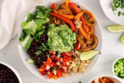 Bowl mexicano vegano preparado com vegetais da airfryer Bowl mexicano vegano preparado com vegetais da airfryer