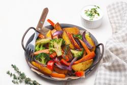 Variedade de pratos veganos feitos na airfryer mostrando versatilidade Variedade de pratos veganos feitos na airfryer mostrando versatilidade