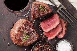 Contra Filé ao Molho de Vinho Tinto | Carne Macia e Suculenta