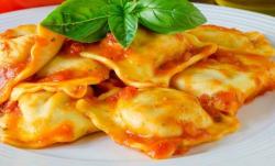 Ravioli ao Molho Branco com Calabresa | Massa Recheada