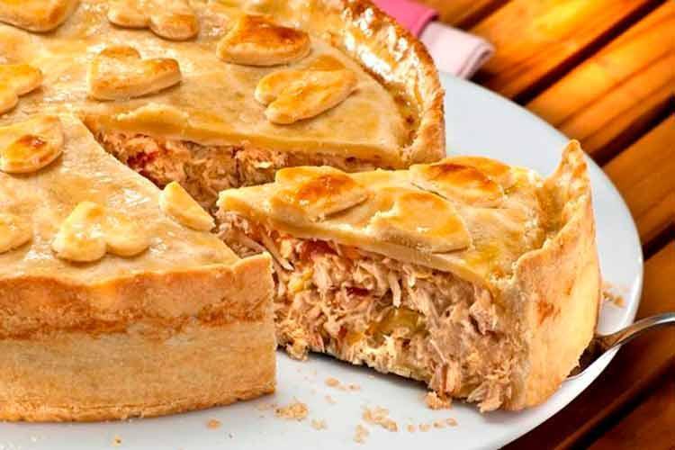 Torta de Frango Cremosa com Massa Podre | Receita Caseira