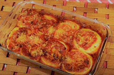 Rondelli de Presunto e Queijo Gratinado | Massa Enrolada