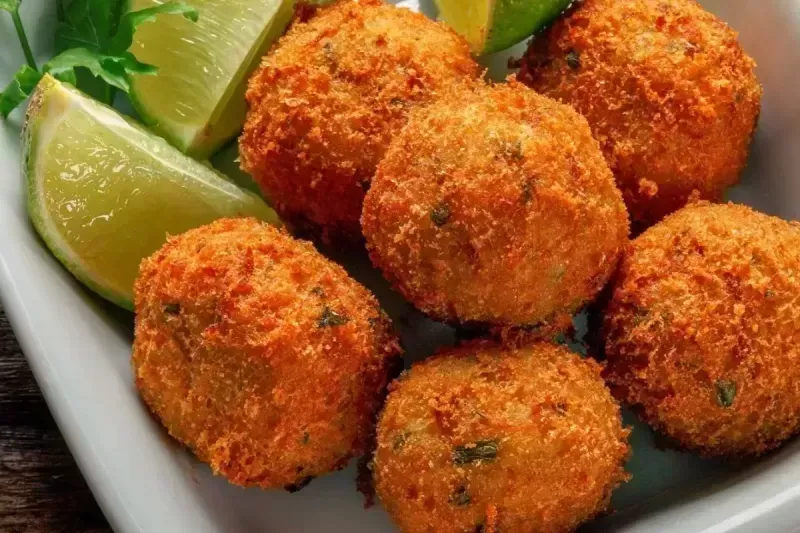 Bolinho de Bacalhau Português | Crocante por Fora