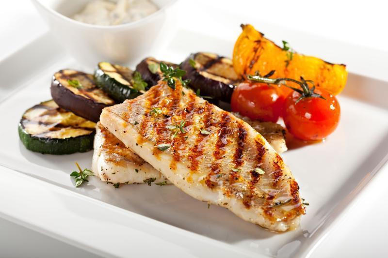 Peixe Grelhado com Legumes Salteados | Jantar Leve