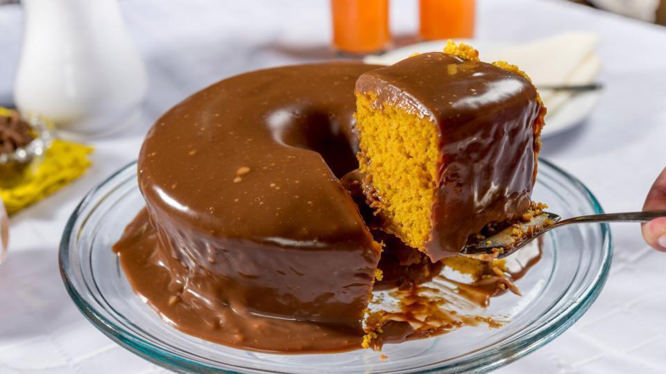 Bolo de Cenoura com Cobertura Trufada | Receita Sucesso