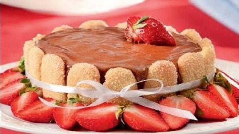 Charlotte Natalina com Frutas Vermelhas | Sobremesa Festiva