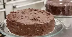 Bolo de Chocolate Fofinho na Airfryer | Pronto em 30min