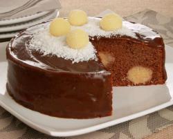 Bolo de Aniversário Chocolate e Beijinho | Festa Perfeita