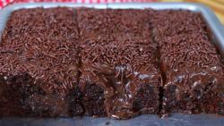 Bolo de Chocolate Molhadinho | Receita Fácil e Rápida