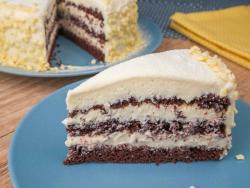 Bolo de Chocolate com Recheio de Leite Ninho | Aniversário