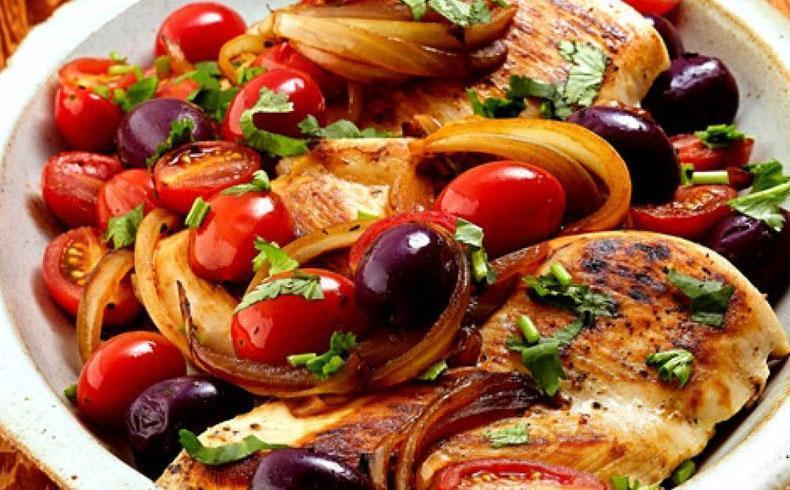 Peito de Frango Mediterrâneo | Tomate e Azeitonas Pretas