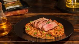 Receita de Bife Ancho Suíno | Arroz com Especiarias Aromáticas