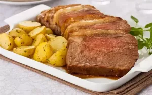 Receita de Contrafilé com Batatas no Forno | Prato Único Completo
