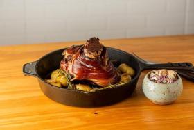 Receita de Joelho de Porco Defumado Eisbein | Receita Alemã