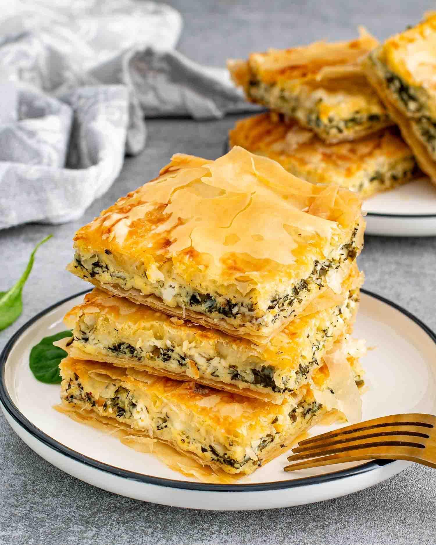 Spanakopita Grega | Torta Folhada de Espinafre e Queijo Feta
