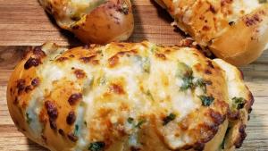 Receita de Pão de Alho Crocante na Airfryer: Aperitivo para Churrasco em 20 Minutos