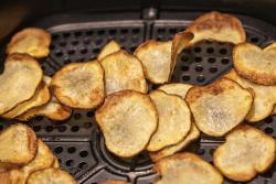 Chips de Mandioquinha Sequinhos na Airfryer Chips de Mandioquinha Sequinhos na Airfryer