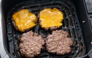 Receita de Hambúrguer Artesanal na Airfryer: Como Fazer Suculento e no Ponto Certo