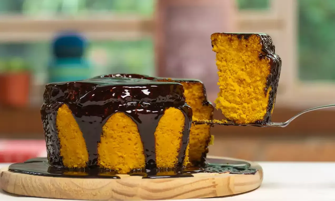 Bolo de Cenoura Fofinho na Airfryer: Receita com Cobertura de Chocolate em 21 Minutos