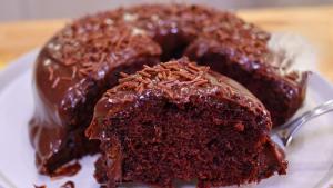 Receita de Bolo de Chocolate Molhadinho na Airfryer: Sobremesa Rápida para Visita Surpresa