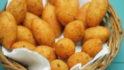 Bolinhas de Batata Recheadas na Airfryer Bolinhas de Batata Recheadas na Airfryer